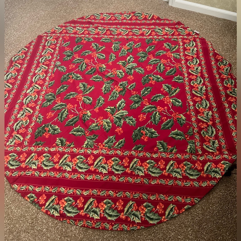 April Cornell Holly Round Tablecloth 70” NWOT